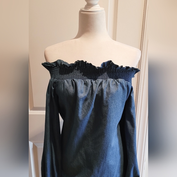 crown & ivy Tops - 🌺Crown & Ivy Off Shoulder Top